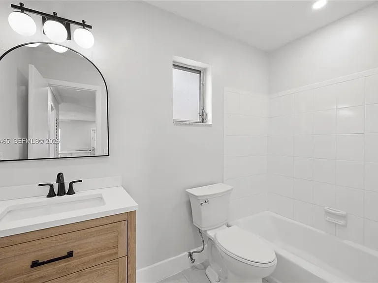 5450 Hollywood Blvd #210 — Photo 11