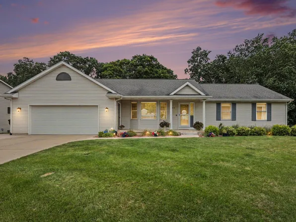 330 Glenwoods Ct NE, Rockford, MI 49341
