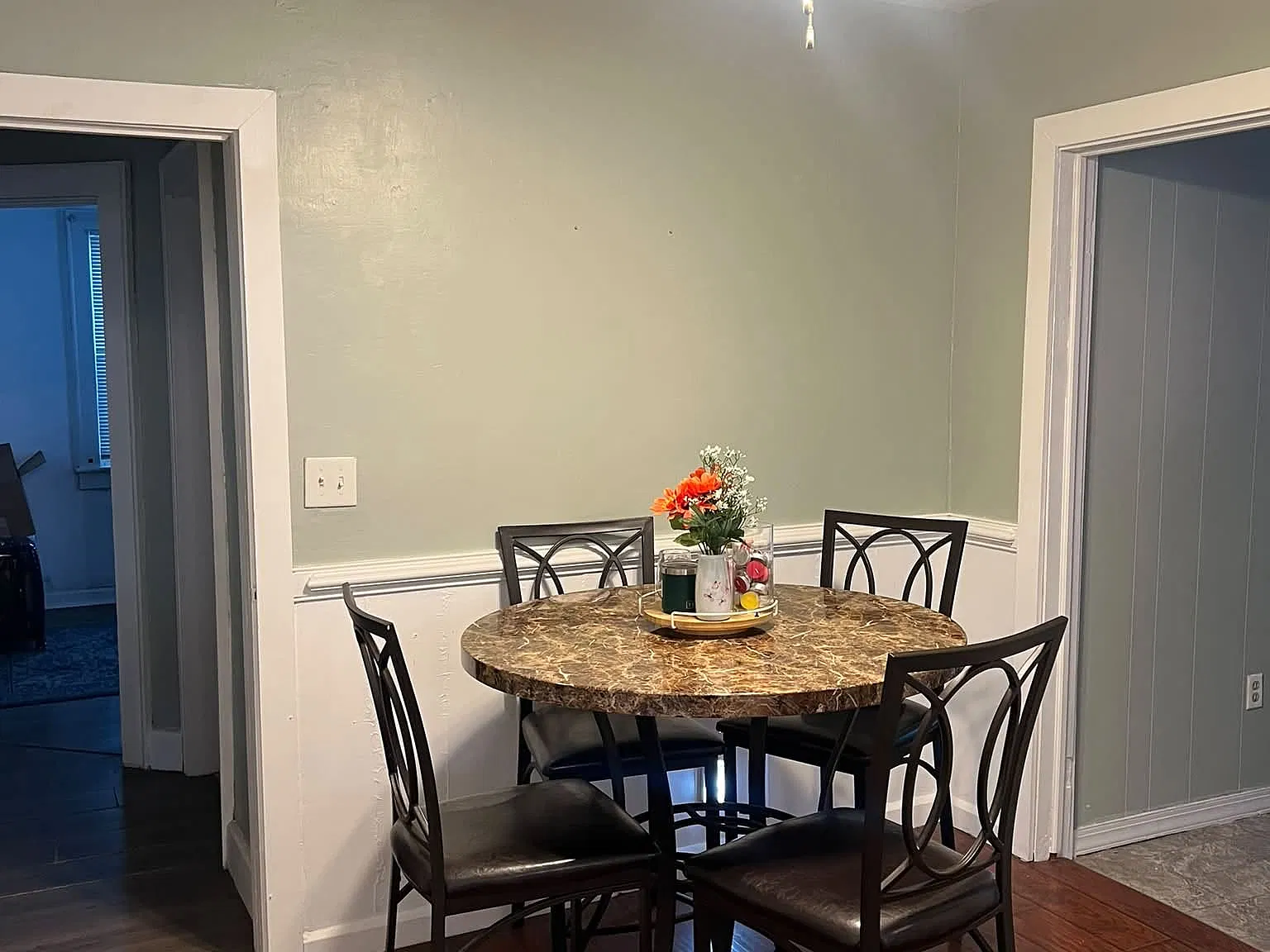 3 bed, 1232 sqft, $2,400 — Photo 4