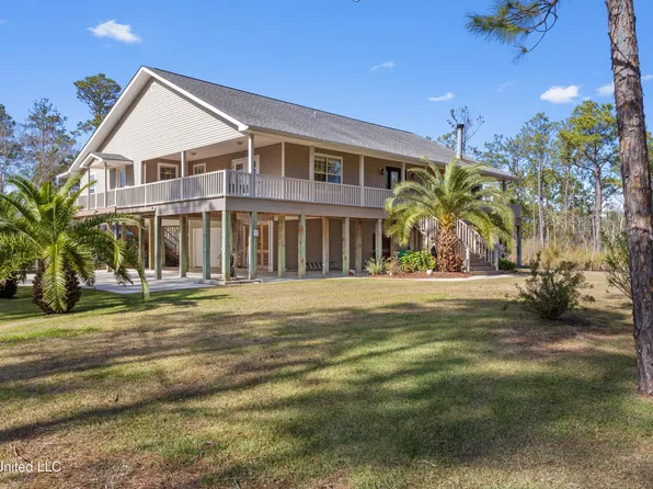6187 1st St, Bay Saint Louis, MS 39520
