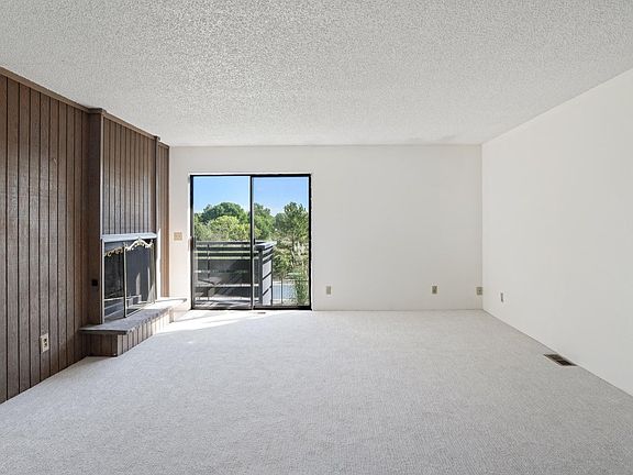 3rd image of 6525 Kalua Rd #204C