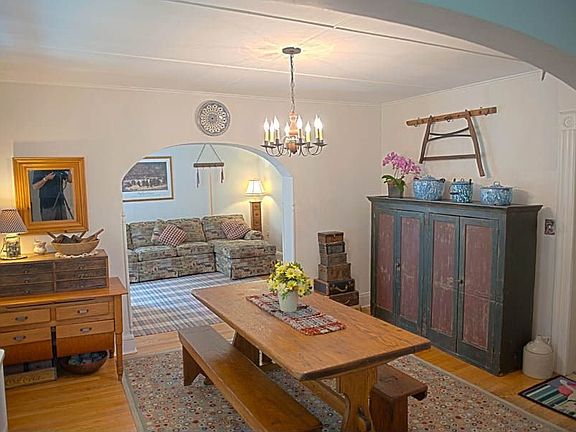dining room looking to L.R