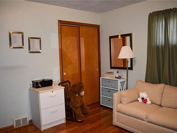 5th image of 26240 Parklane Dr