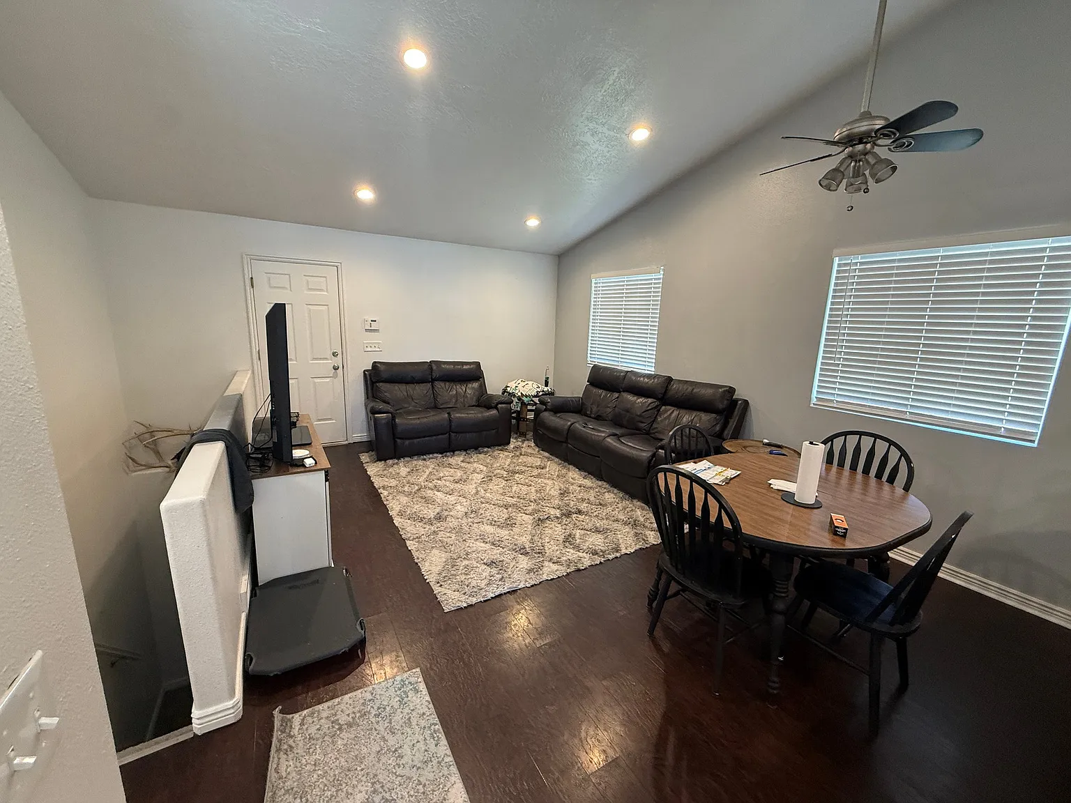 Wonderful Draper Home 4 bedroom, 2 full baths. Some Utilities included. — Photo 1