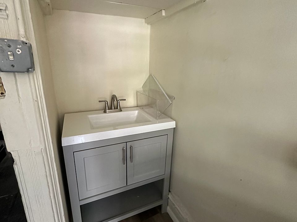 2nd image of 343 W 46th St #16