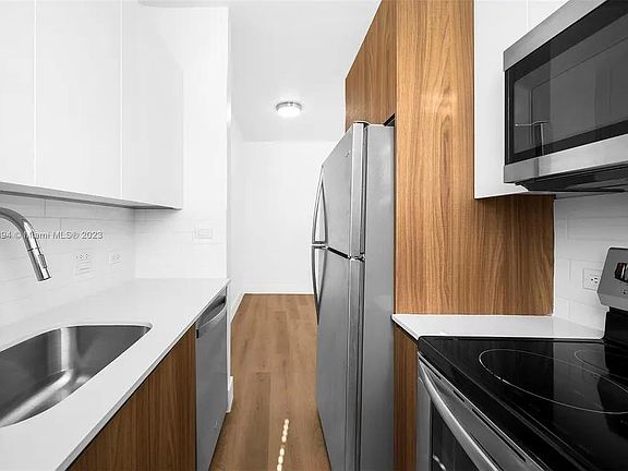 2nd image of 940 Jefferson Ave APT 3