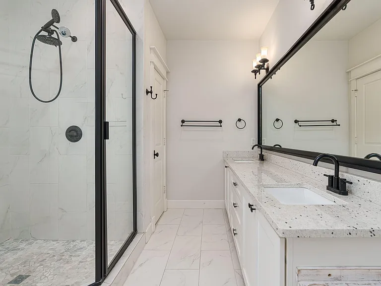 225 Knox St — Photo 24