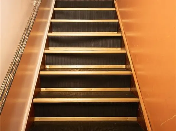 619 East 86th Street image 3 of 21