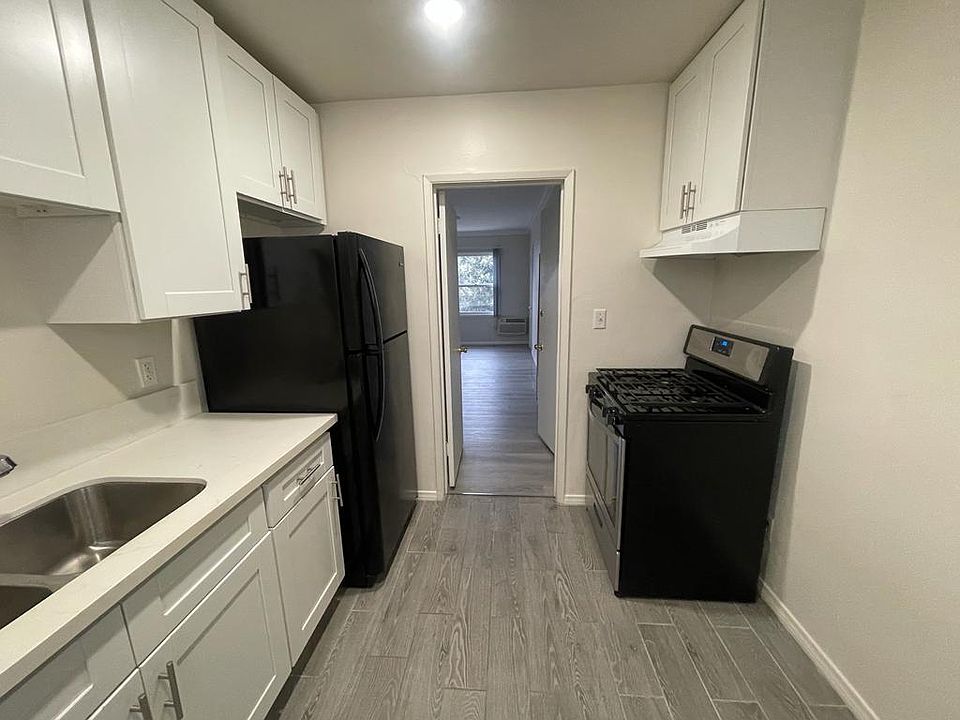 1st image of 548 N Alexandria Ave APT 11
