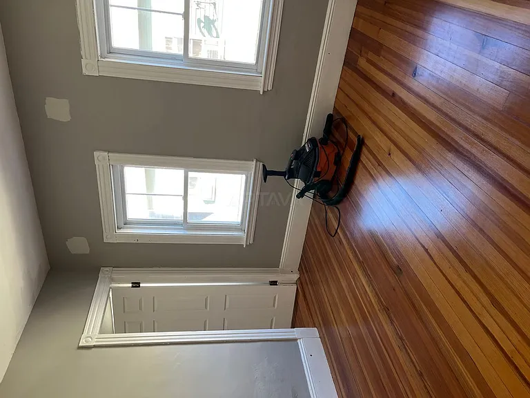 15 Clarence St #3 — Photo 6