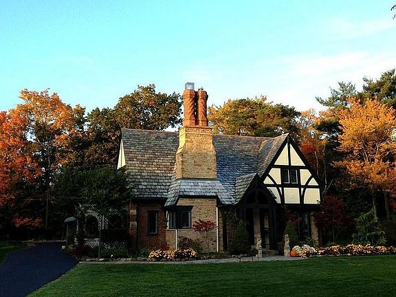 2nd image of 8808 Elsmere Dr