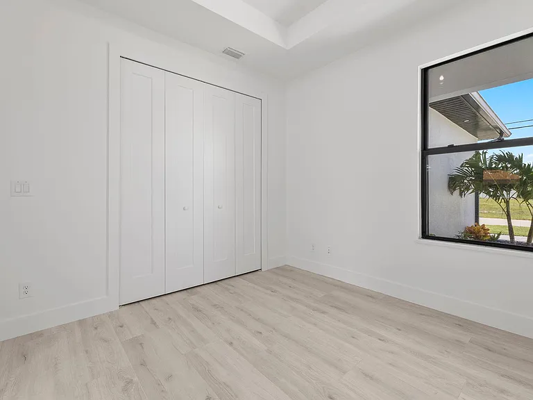 2107 SW 39th St — Photo 40
