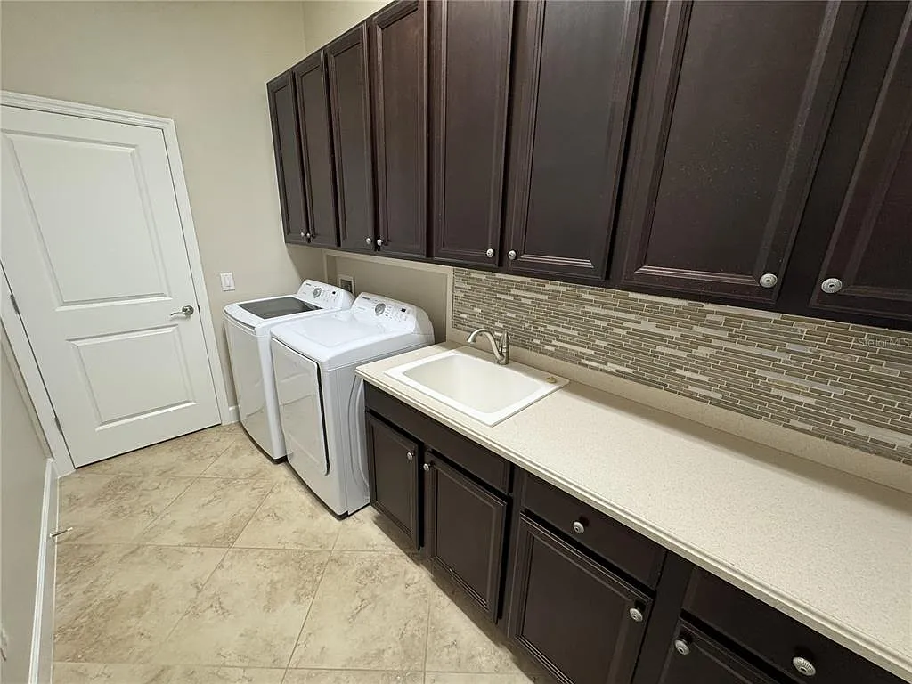 4 bed, 3.5 bath, 3792 sqft, $5,750 — Photo 3