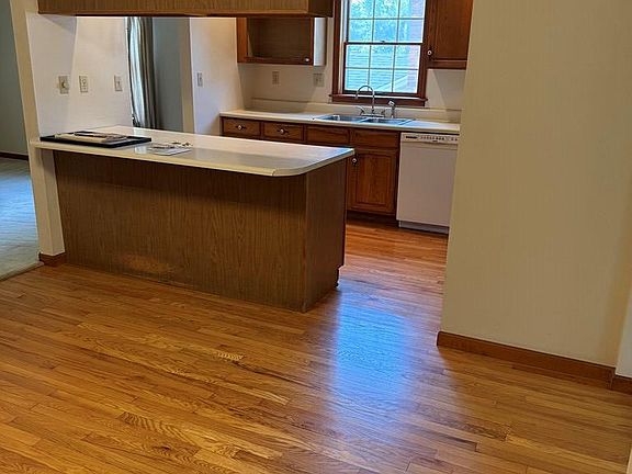 4th image of 2885 Circle Dr