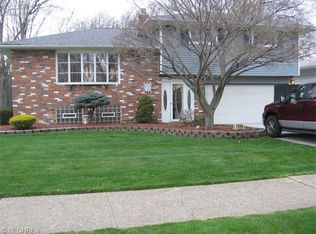 1896 Ridgewick Dr, Wickliffe, OH 44092