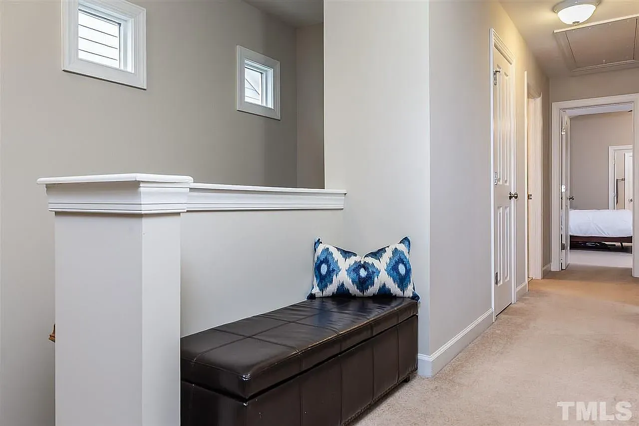 3 bed, 2.5 bath, 2222 sqft, $2,350 — Photo 1