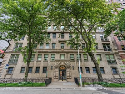 200 E Pearson St APT 2E, Chicago, IL, 60611