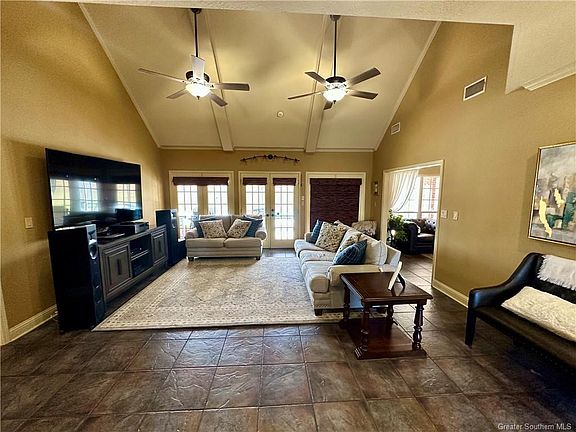 5th image of 4513 Country Club Ln