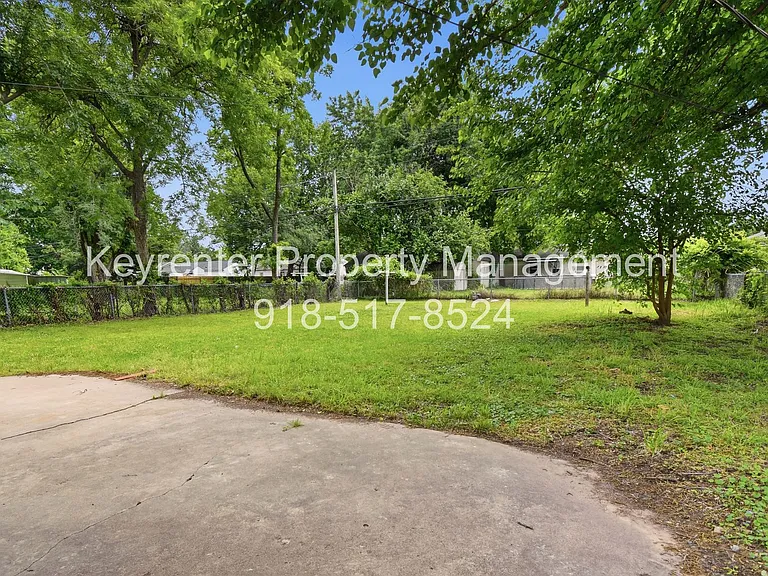 1514 E 49th St — Photo 20