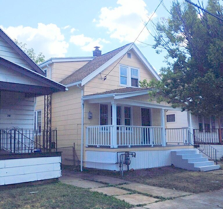 1st image of 217 Roslyn St