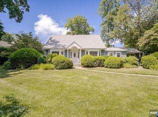 427 Grandview Ave, Wyckoff, NJ