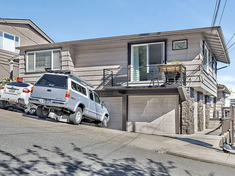 1 Bed 1 Bath in Prime NW District! — Photo 2