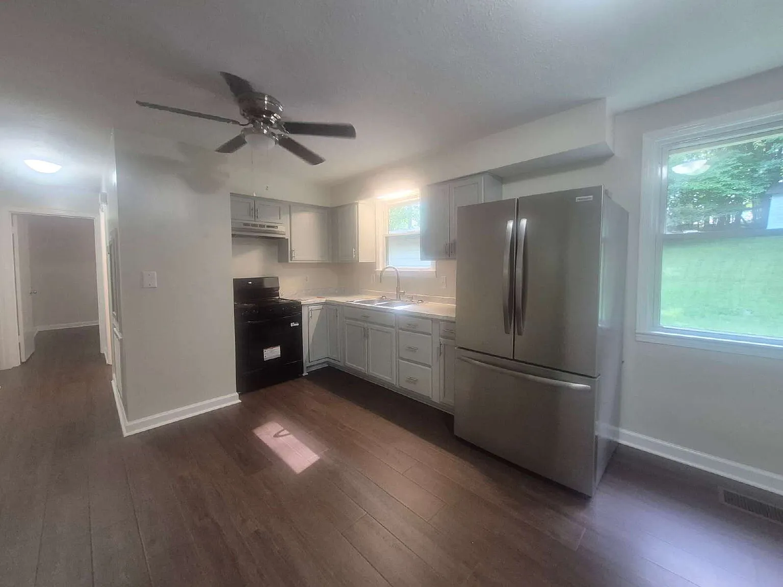 3 bed, 1.0 bath, 1050 sqft, $1,695 — Photo 4