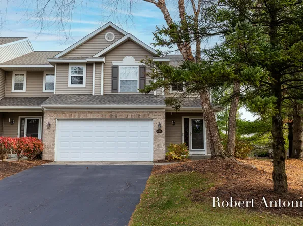 494 Abbey Mill Dr SE, Ada, MI 49301