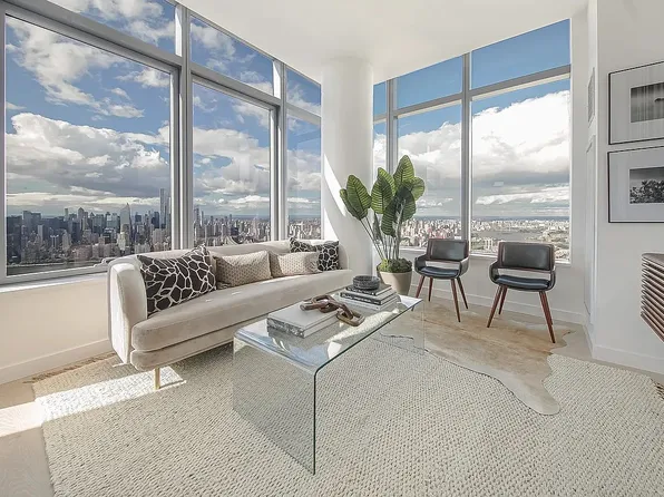 3 Court Sq #Penthouse 309, Long Island City, NY 11101