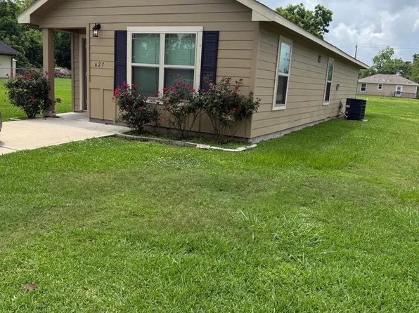 627 W Live Oak St, Angleton, TX 77515