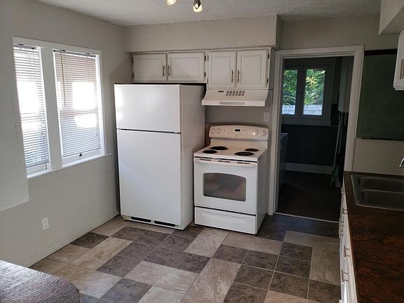 3rd image of 530 E Hawthorne Ave