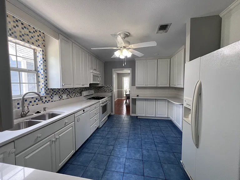 2111 Pentland Rd — Photo 8