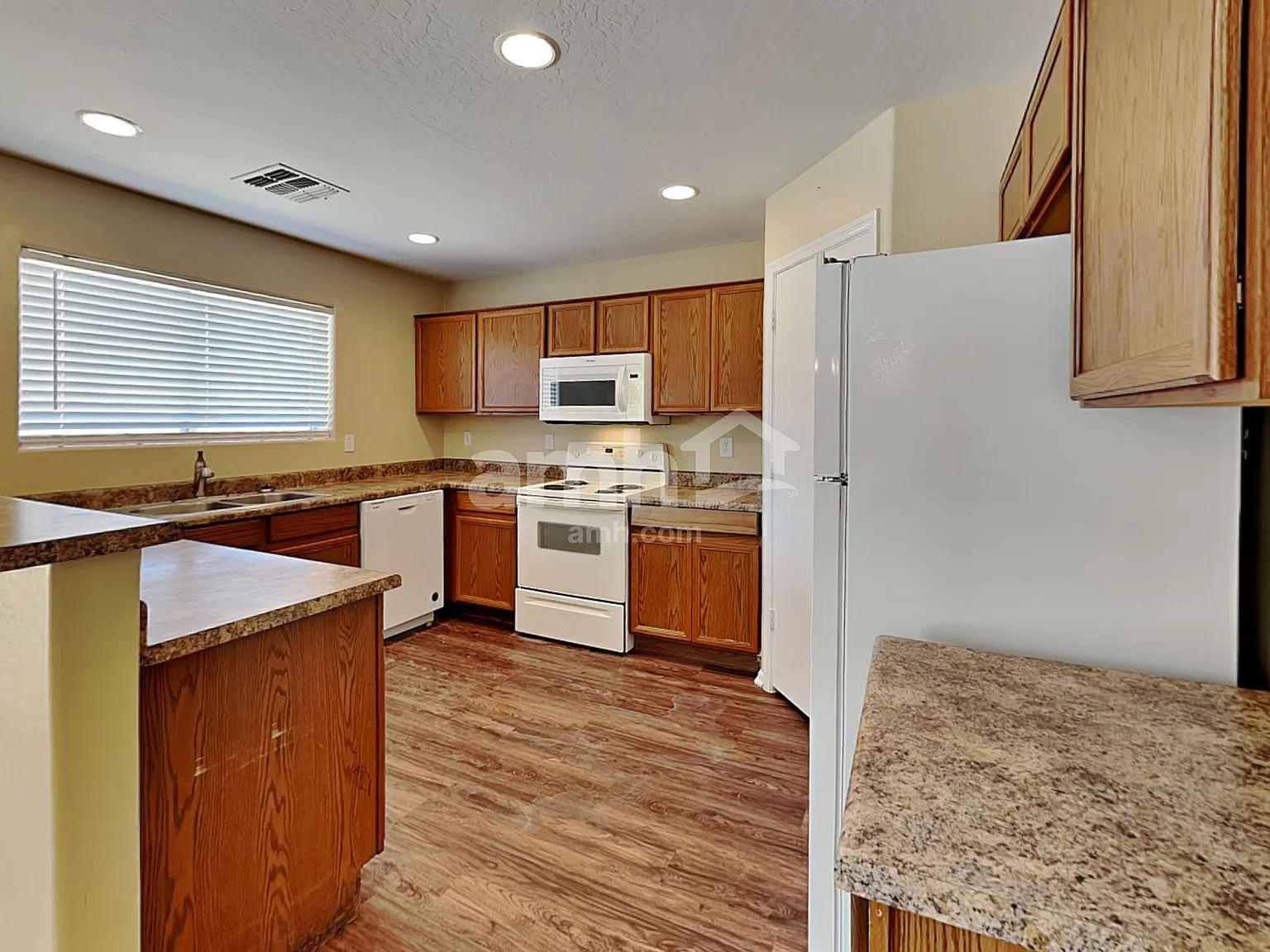 4 bed, 2.5 bath, 2162 sqft, $2,230 — Photo 4