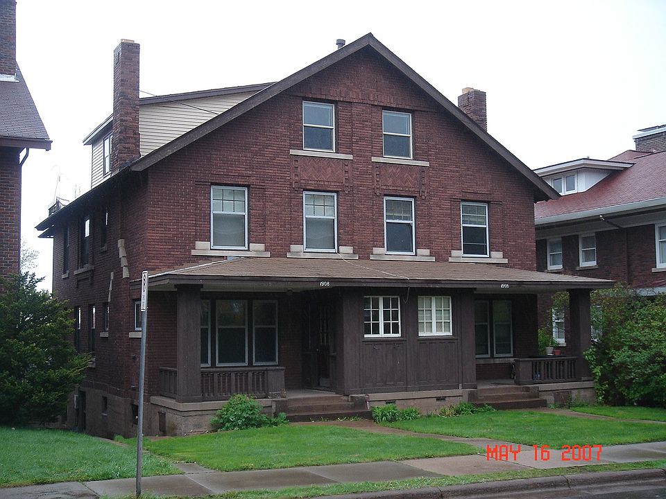 Exterior of 6 unit apt bulidking