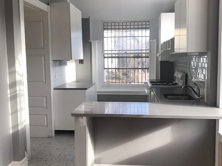 6000 Greene St — Photo 2