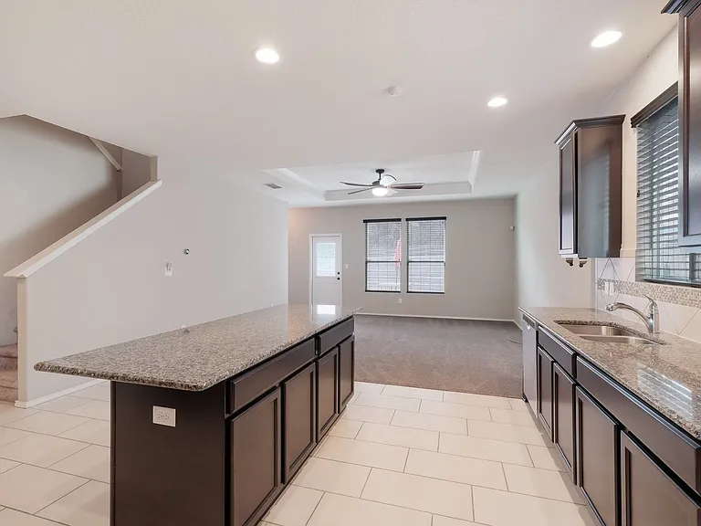 602 Trinity Mdw — Photo 14