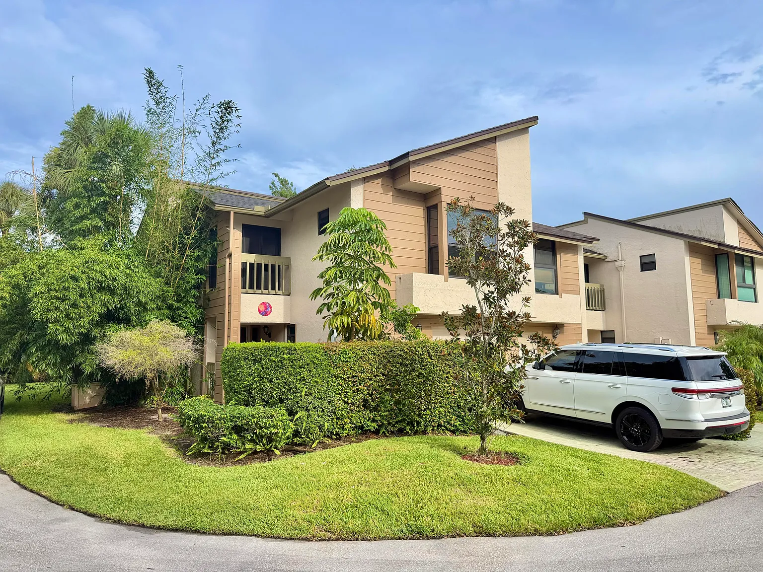 3 bed, 2.5 bath, 2105 sqft, $3,700 — Photo 1