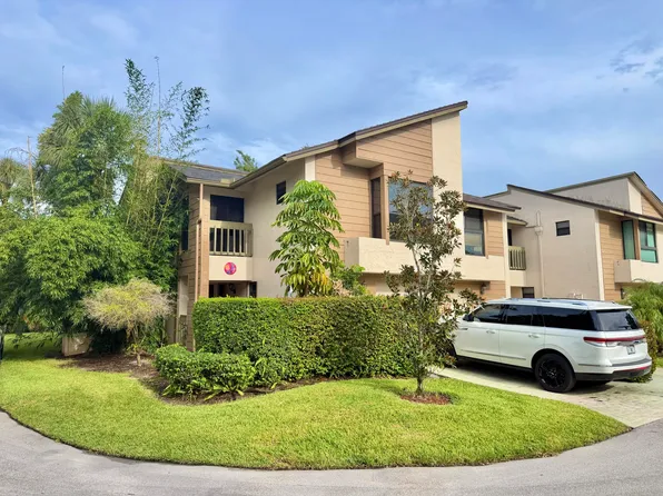 6069 Glendale Dr, Boca Raton, FL 33433