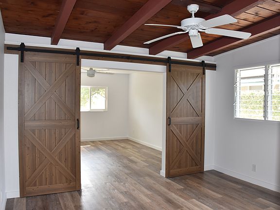2nd image of 829 Maluniu Ave #B