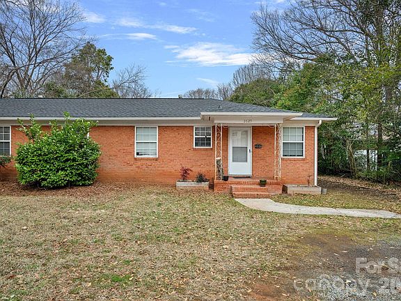 4th image of 2623 & 2625 Shamrock Dr