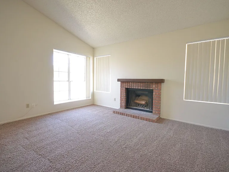 3923 W Denver St — Photo 3