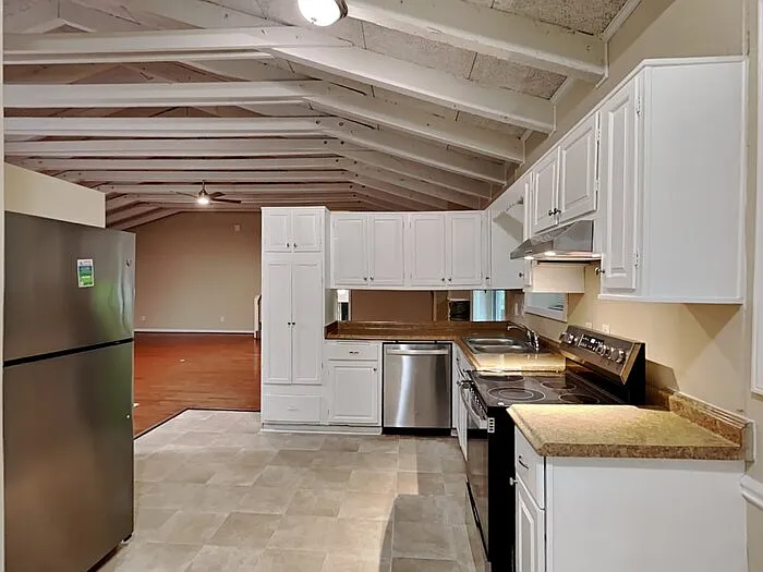 1939 Six Branches Dr — Photo 2