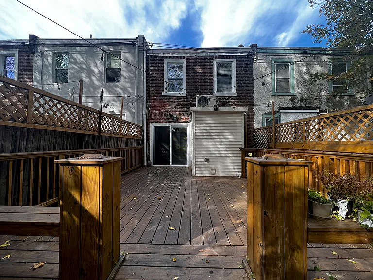248 E Queen Ln — Photo 11