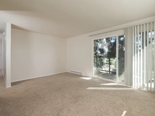 569 Lee St APT 4, Seattle, WA 98109