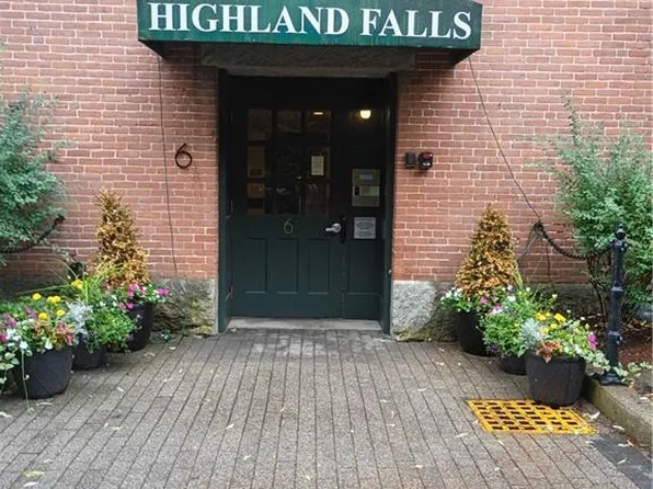 2 School St #105, Lincoln, RI 02865