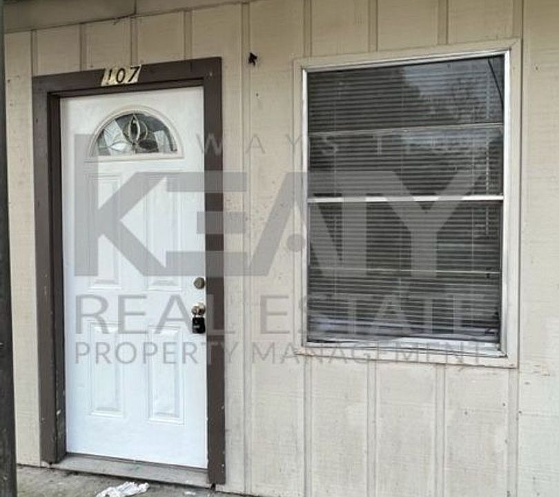 1st image of 331 W Bridge St #107