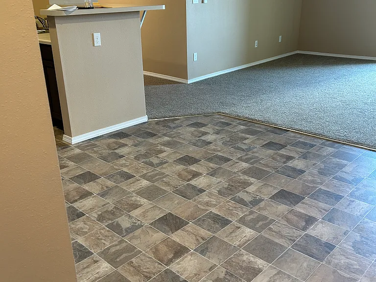 Samuelson Place Apartments — Photo 28