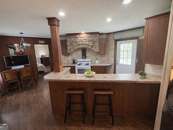 3rd image of 2811 Lyons Center Rd