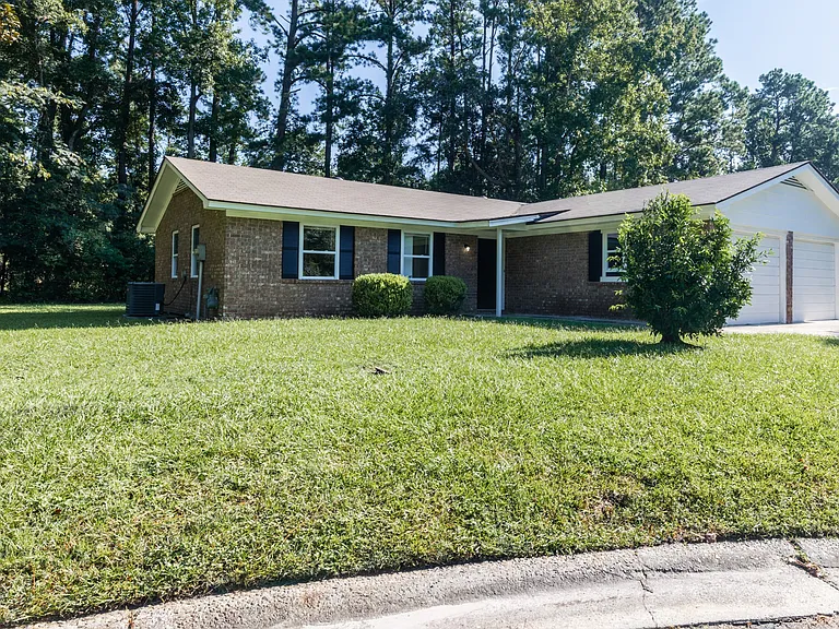 504 Heritage Dr — Photo 2