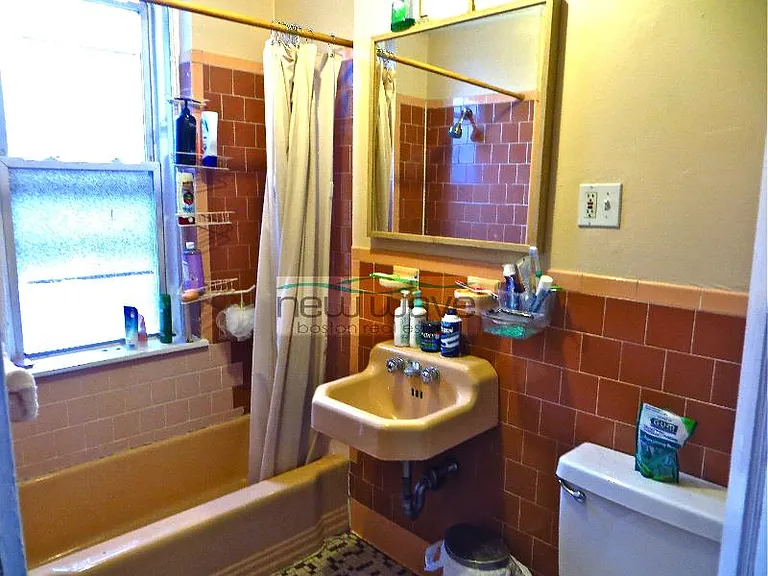 56 Queensberry St #17 — Photo 5